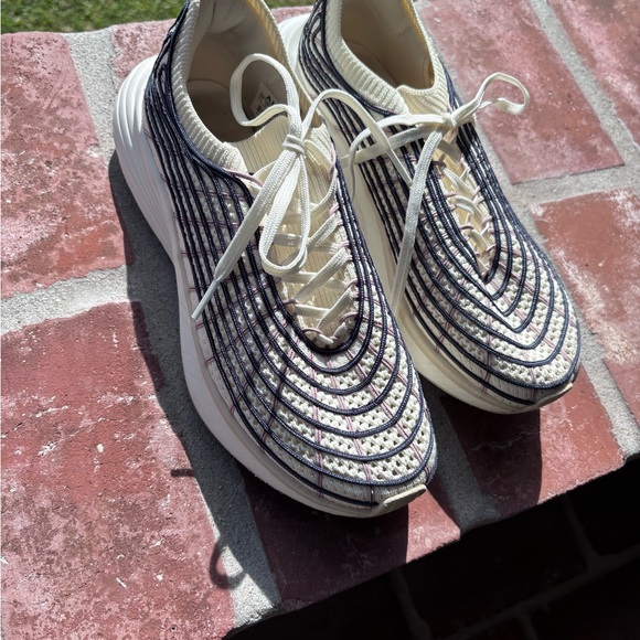 EUC APL Techloom Running Shoes. Stylish Cream Patterned Sneakers. Size 7.5 - Picture 7 of 9